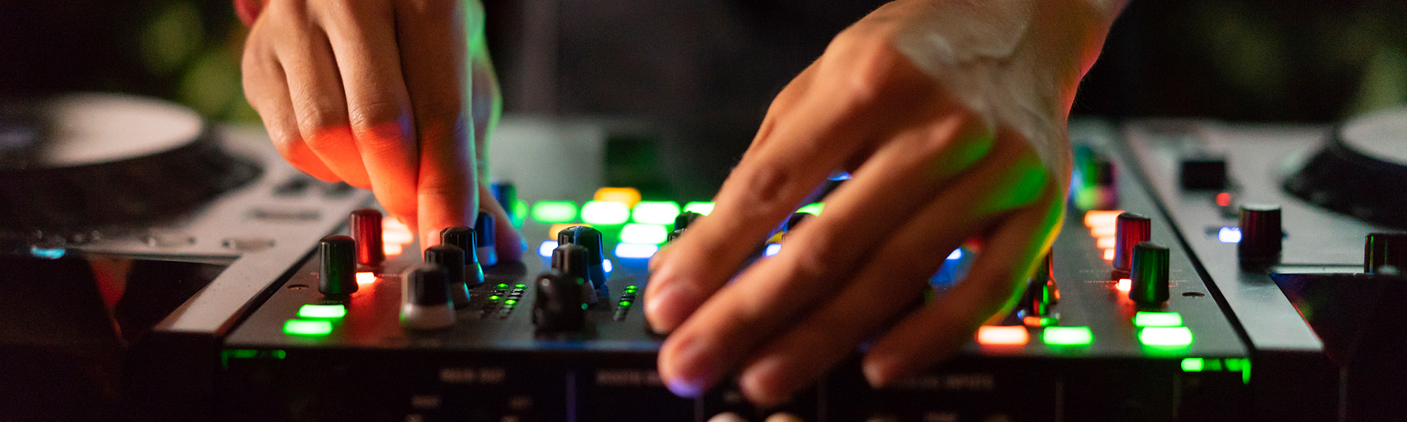 20240531155444_4tvZA9sN.jpg_carousel_인천음향_인천음향,태창음향,인천노래방기기,인천CCTV설치,인천음향기기,마이크,무선마이크,인천음향대여,중고음향기기,매입판매,판매설치,인천스피커,인천앰프