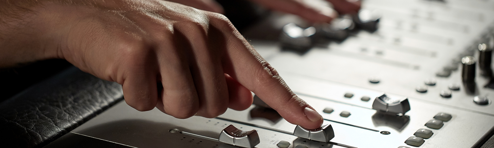 20240531155444_z1otrlEe.jpg_carousel_인천음향_인천음향,태창음향,인천노래방기기,인천CCTV설치,인천음향기기,마이크,무선마이크,인천음향대여,중고음향기기,매입판매,판매설치,인천스피커,인천앰프